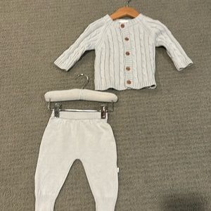 NWT Elegant Baby Knit Set